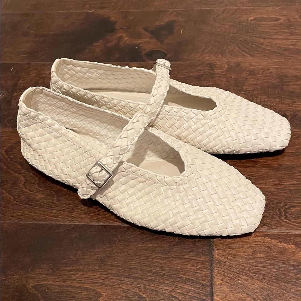 Steve Madden Dreaming Mary Jane Woven Flats Size 9 Ivory Buckled Strap Round Toe - Picture 1 of 13